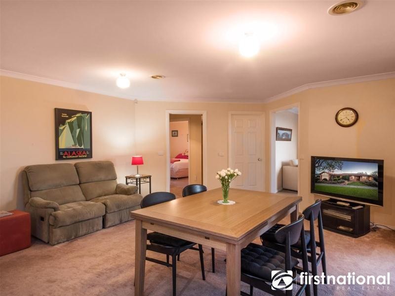 1 Renwarl Close, Berwick VIC 3806