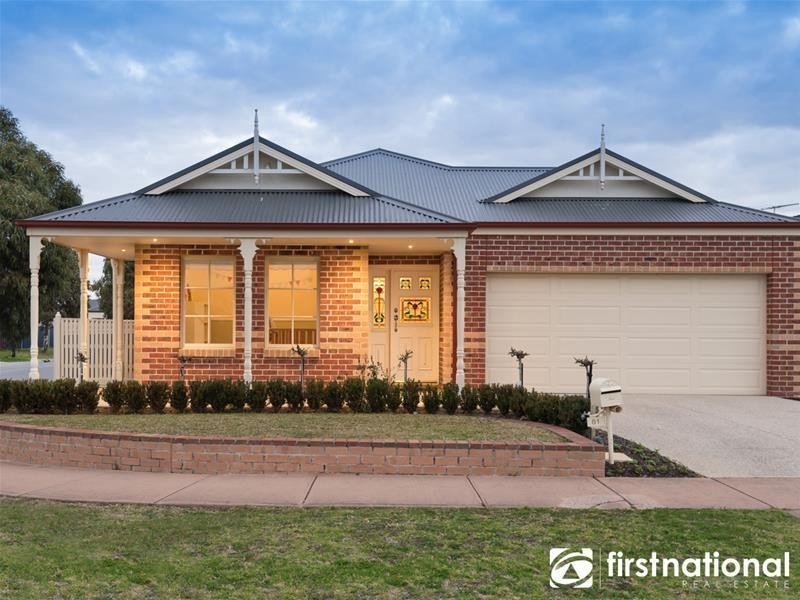 81 The Parkway, Pakenham VIC 3810