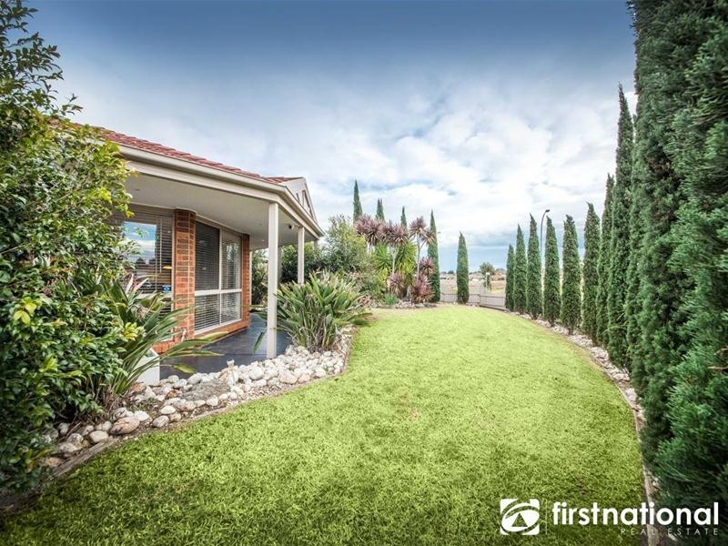 1 Manatoka Crescent, Hampton Park VIC 3976