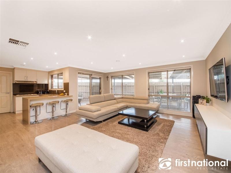 1 Manatoka Crescent, Hampton Park VIC 3976