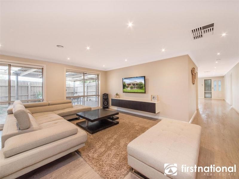 1 Manatoka Crescent, Hampton Park VIC 3976