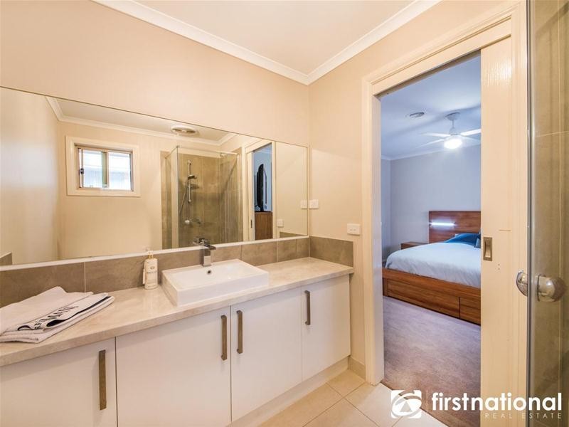 1 Manatoka Crescent, Hampton Park VIC 3976