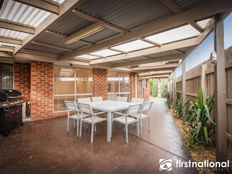 1 Manatoka Crescent, Hampton Park VIC 3976