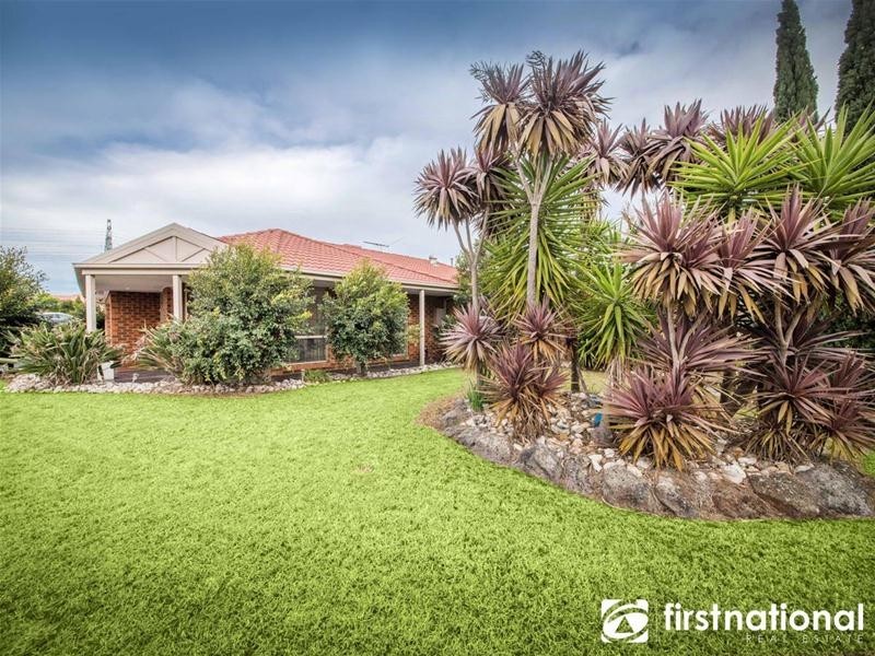 1 Manatoka Crescent, Hampton Park VIC 3976