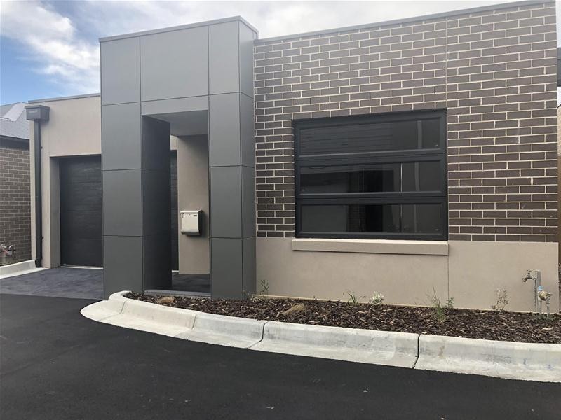 11 Ezra Crescent, Officer VIC 3809