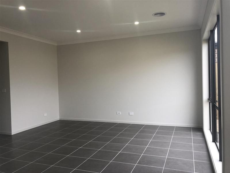 11 Ezra Crescent, Officer VIC 3809