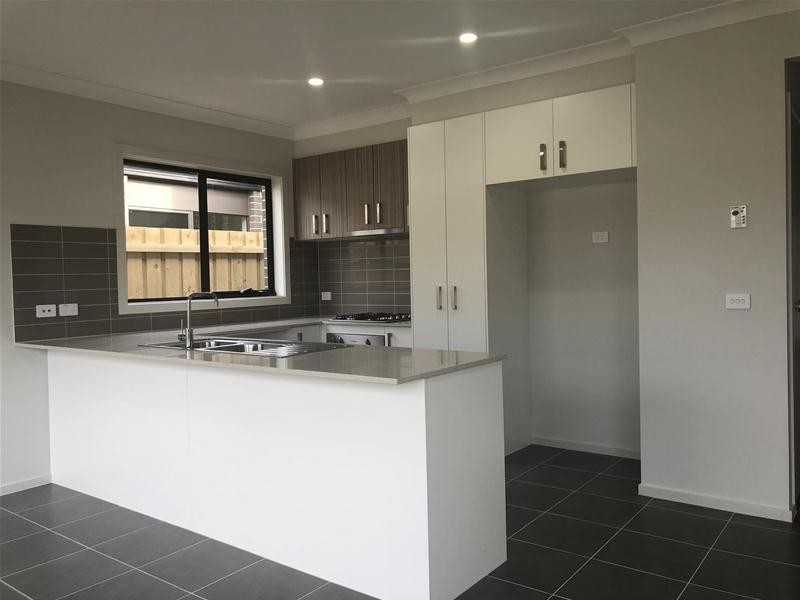 11 Ezra Crescent, Officer VIC 3809