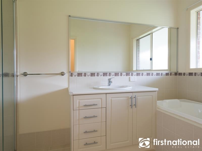 8 Gwen Meredith Drive, Bunyip VIC 3815