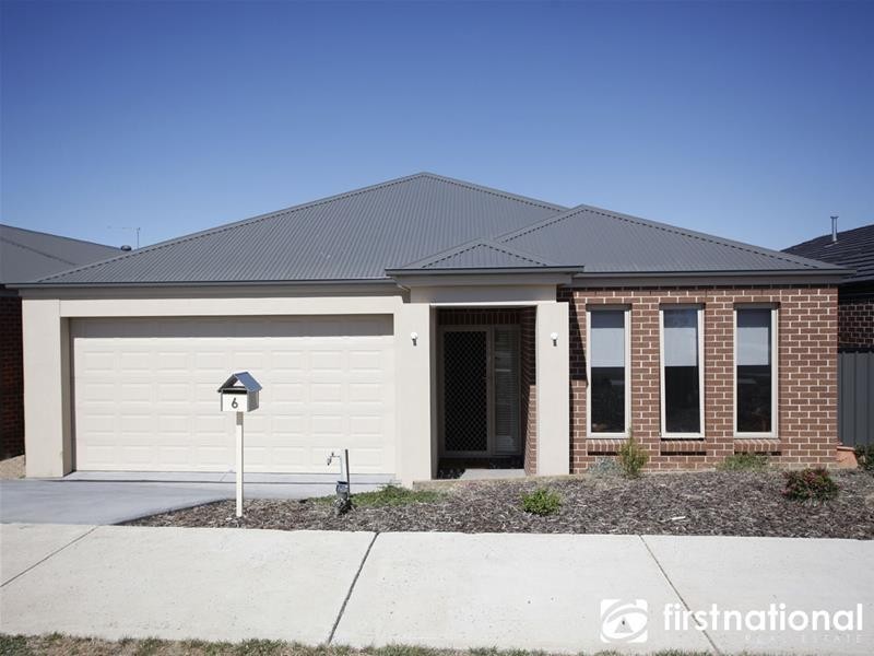 6 Half Moon Crescent, Pakenham VIC 3810