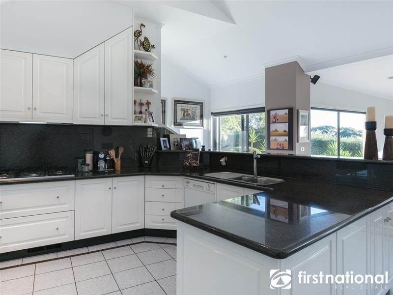 15 Caravelle Court, Berwick VIC 3806