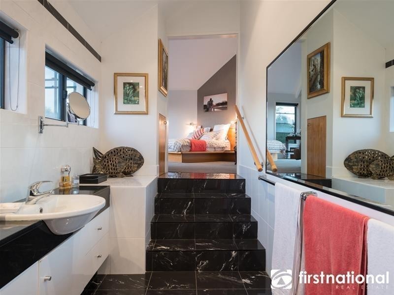 15 Caravelle Court, Berwick VIC 3806