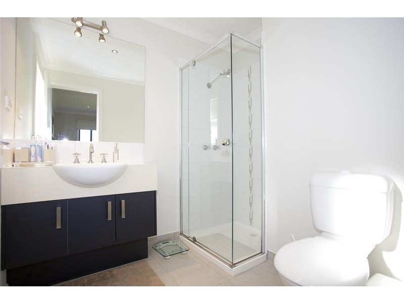 33 Statesman Circuit, Cranbourne East VIC 3977