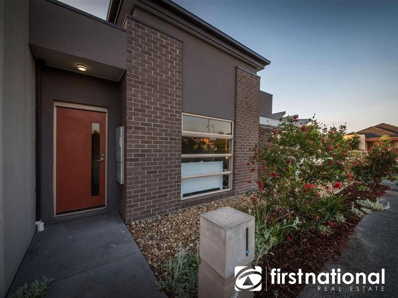 16 Haakman Way, Pakenham VIC 3810