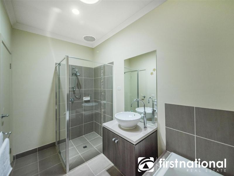 16 Haakman Way, Pakenham VIC 3810