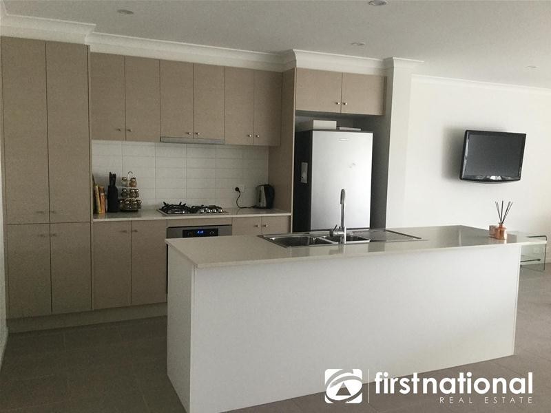 6 Debra Avenue, Pakenham VIC 3810