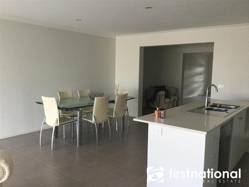 6 Debra Avenue, Pakenham VIC 3810