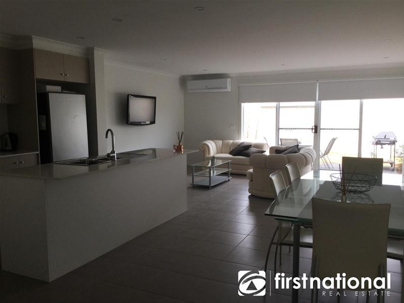 6 Debra Avenue, Pakenham VIC 3810