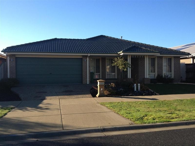 20 McCallum Drive, Cranbourne East VIC 3977