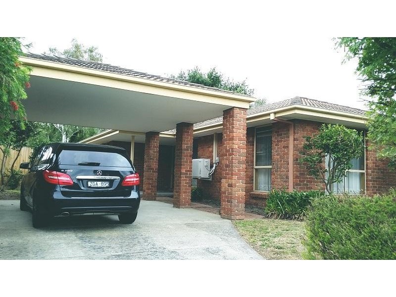 8 Tottington Rise, Berwick VIC 3806