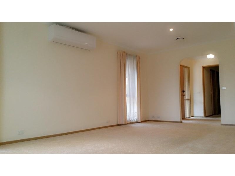 8 Tottington Rise, Berwick VIC 3806