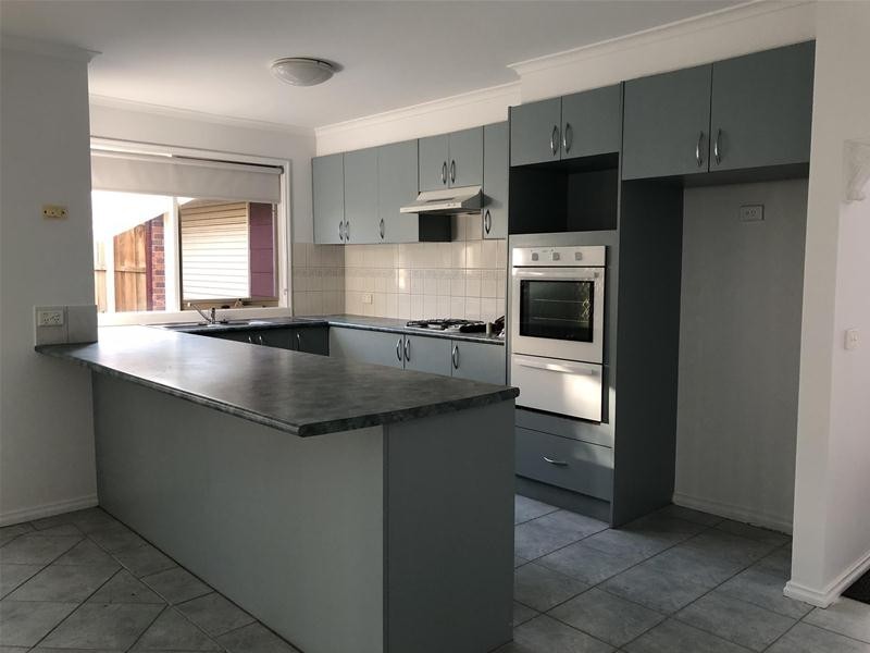 3 Wilmott Close, Berwick VIC 3806