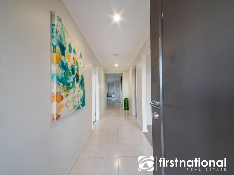 122 Sandalwood Drive, Pakenham VIC 3810