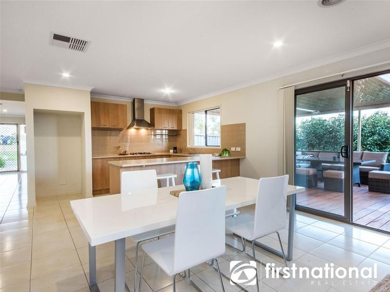 122 Sandalwood Drive, Pakenham VIC 3810
