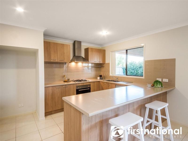 122 Sandalwood Drive, Pakenham VIC 3810