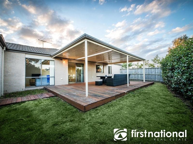 122 Sandalwood Drive, Pakenham VIC 3810