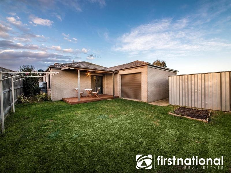 122 Sandalwood Drive, Pakenham VIC 3810