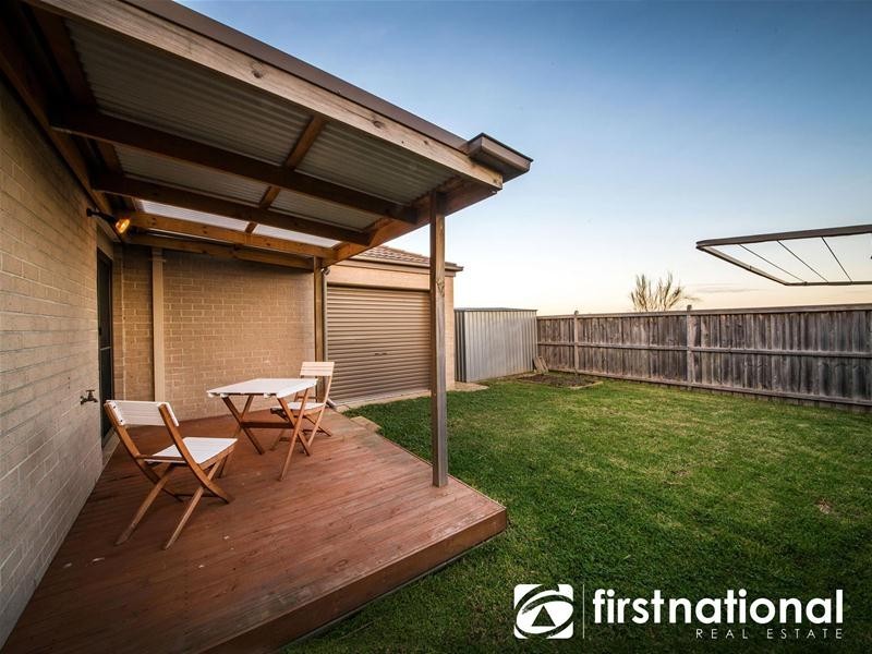 122 Sandalwood Drive, Pakenham VIC 3810