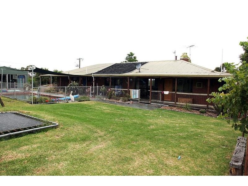 735 Railway Avenue, Bunyip VIC 3815