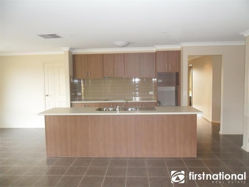 79 Thunderbolt Drive, Cranbourne East VIC 3977