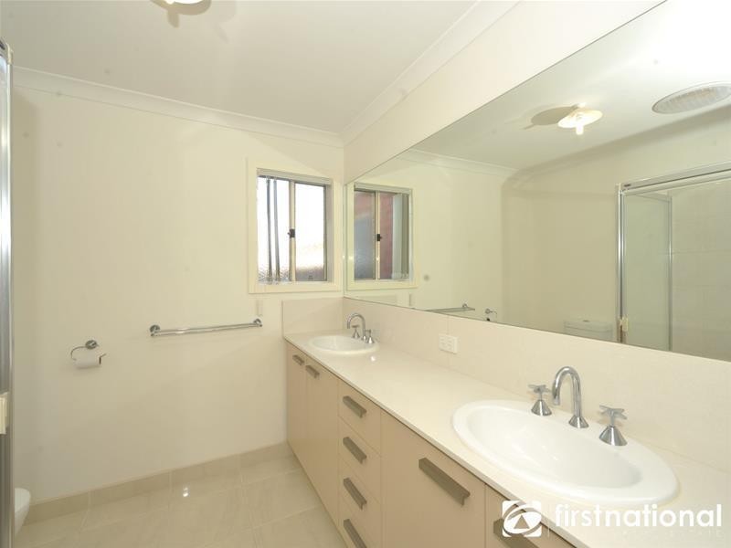 4 Tiffany Close, Pakenham VIC 3810