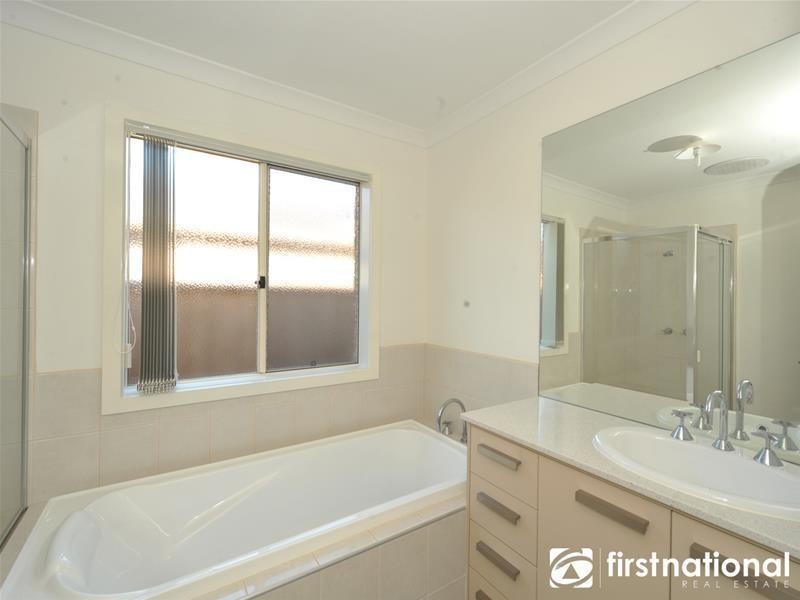 4 Tiffany Close, Pakenham VIC 3810