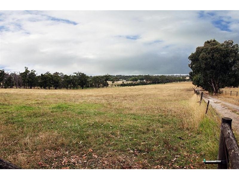 735 Railway Avenue, Bunyip VIC 3815