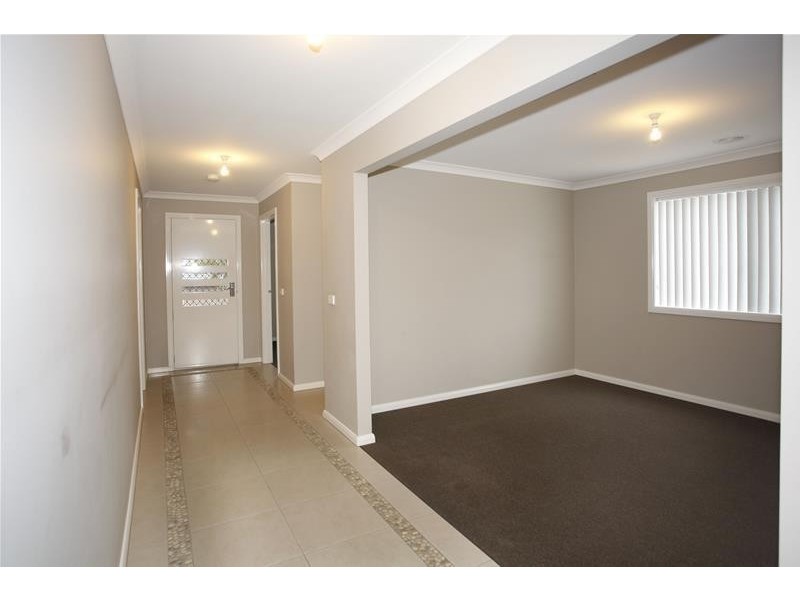 18 Lucerne Circuit, Pakenham VIC 3810