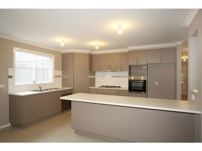 18 Lucerne Circuit, Pakenham VIC 3810