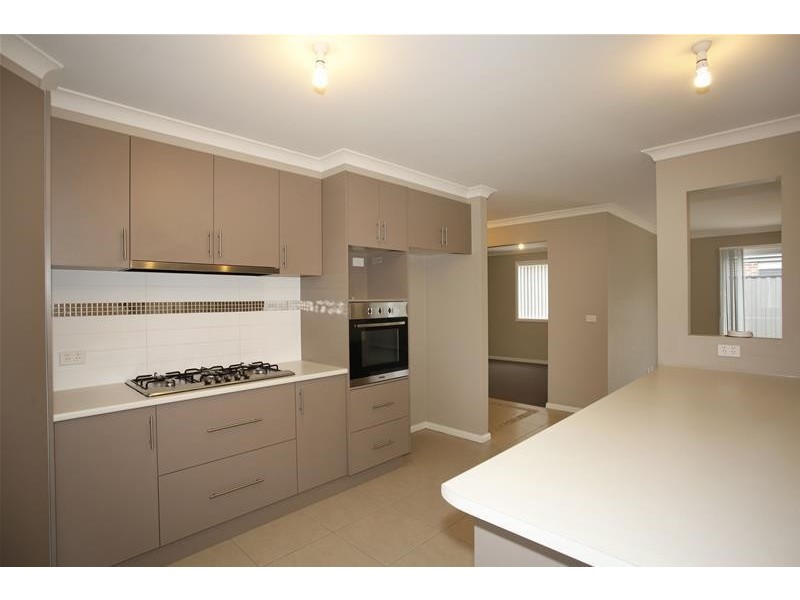 18 Lucerne Circuit, Pakenham VIC 3810