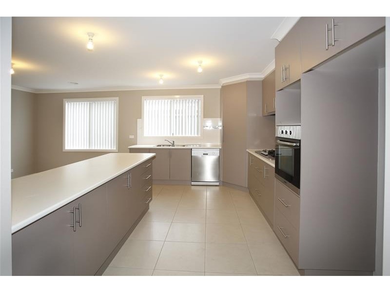 18 Lucerne Circuit, Pakenham VIC 3810