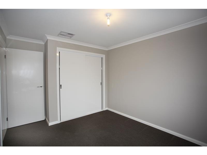 18 Lucerne Circuit, Pakenham VIC 3810