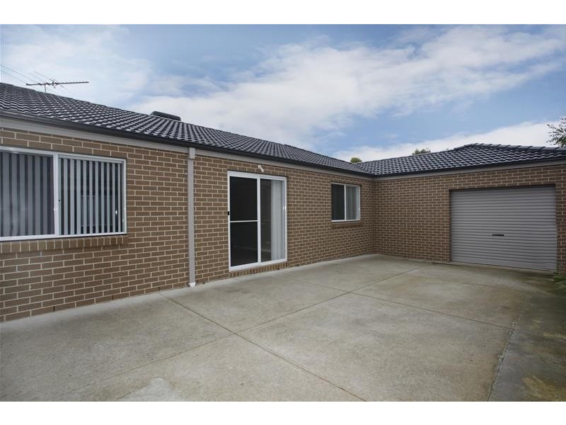 18 Lucerne Circuit, Pakenham VIC 3810