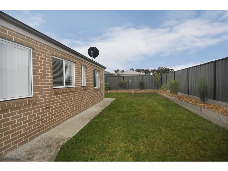 18 Lucerne Circuit, Pakenham VIC 3810