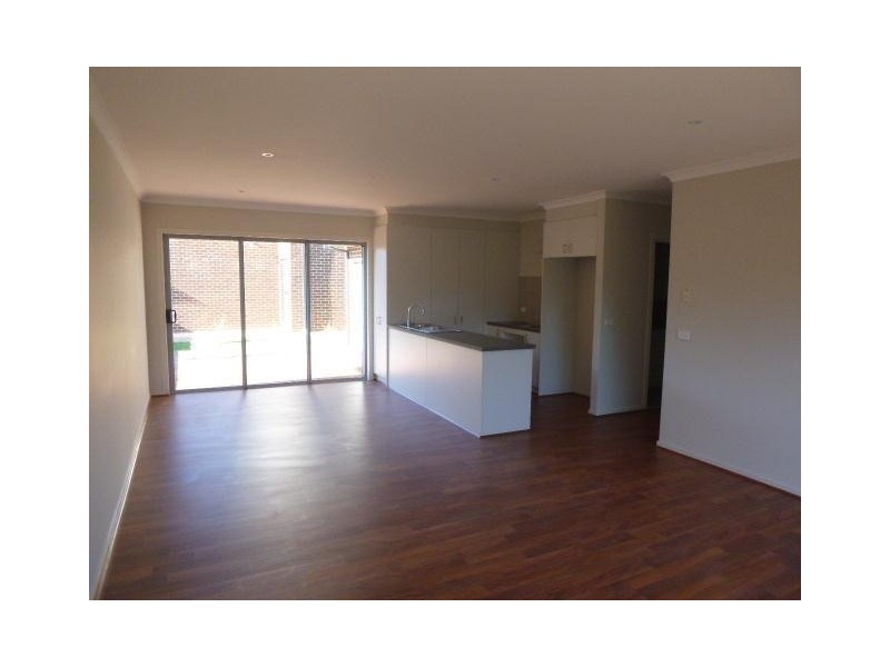 2/9 Bankton Avenue, Cranbourne East VIC 3977