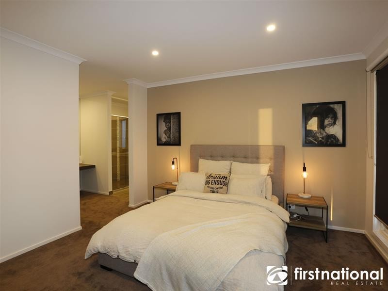 7 Marblelight Way, Clyde North VIC 3978