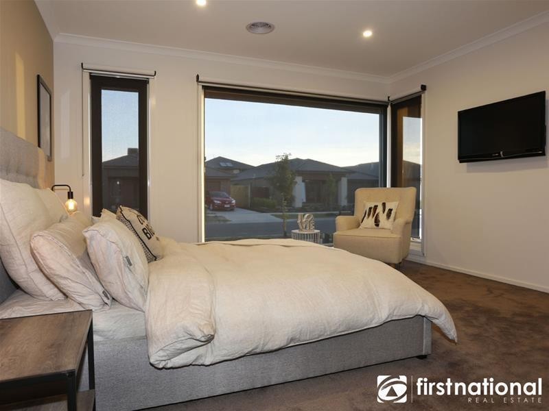 7 Marblelight Way, Clyde North VIC 3978