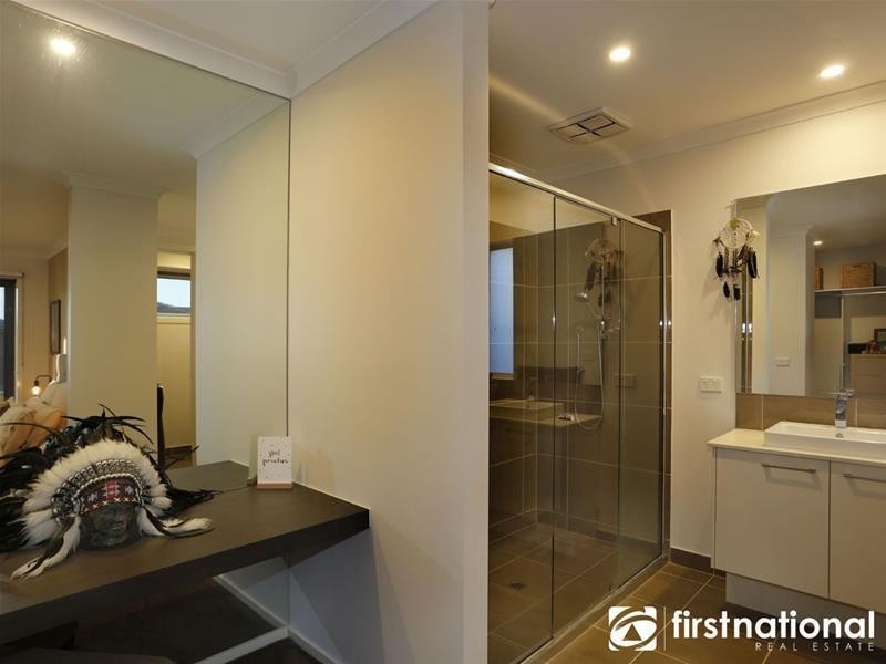 7 Marblelight Way, Clyde North VIC 3978