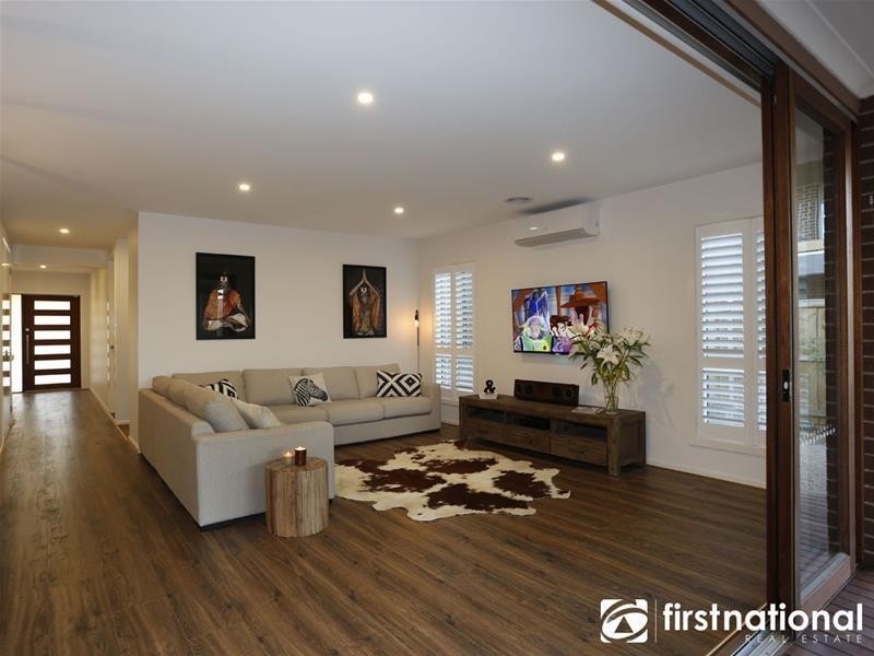 7 Marblelight Way, Clyde North VIC 3978