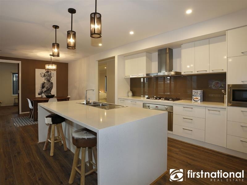 7 Marblelight Way, Clyde North VIC 3978