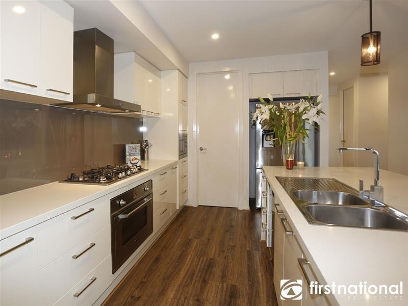 7 Marblelight Way, Clyde North VIC 3978